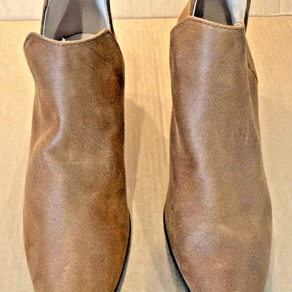 Women's Journee Collection Lola Brown Ankle Boots Size 11 - Picture 3 of 6